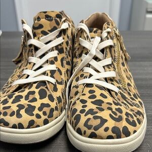 Earth Origins Tan and Black Leopard Sneakers